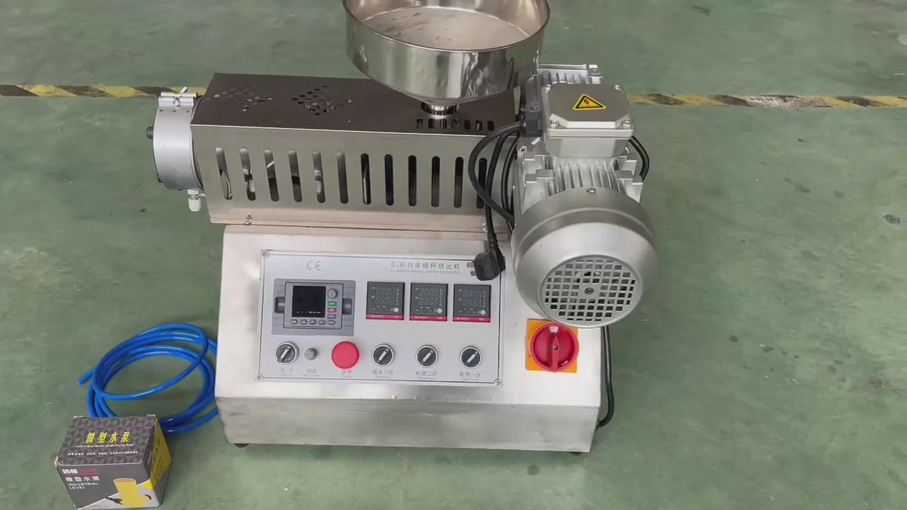 Single screw extruder with water ring for cycling cooling